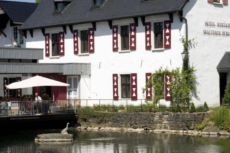 Malteser Komturei Hotel / Restaurant Bergisch Gladbach Eksteriør billede