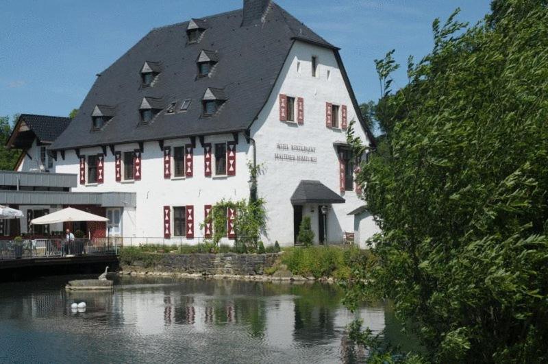 Malteser Komturei Hotel / Restaurant Bergisch Gladbach Eksteriør billede