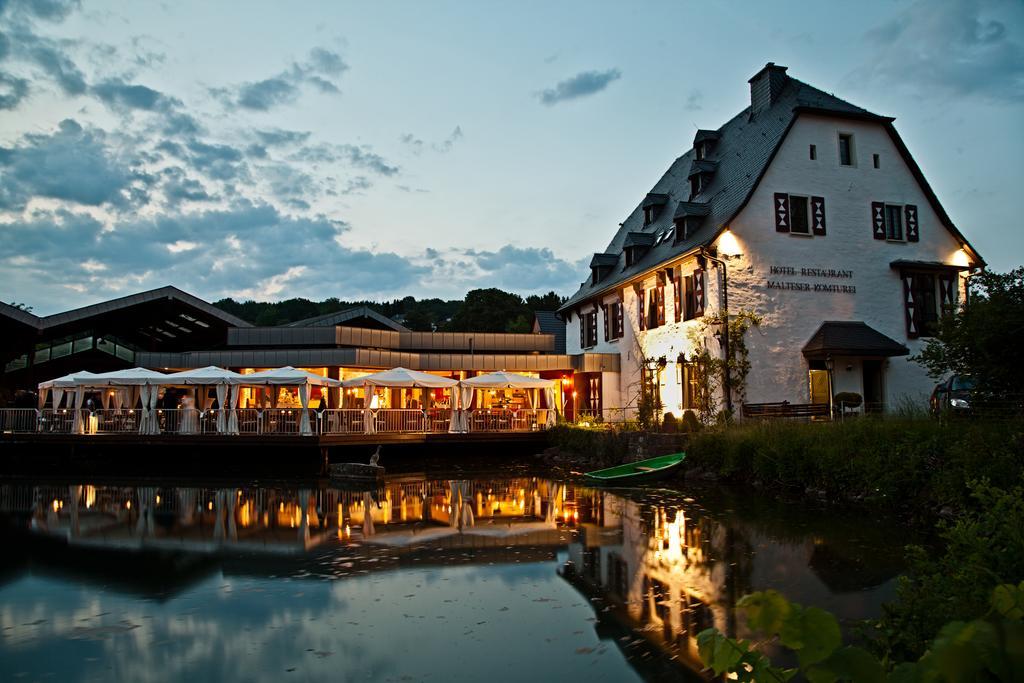 Malteser Komturei Hotel / Restaurant Bergisch Gladbach Eksteriør billede